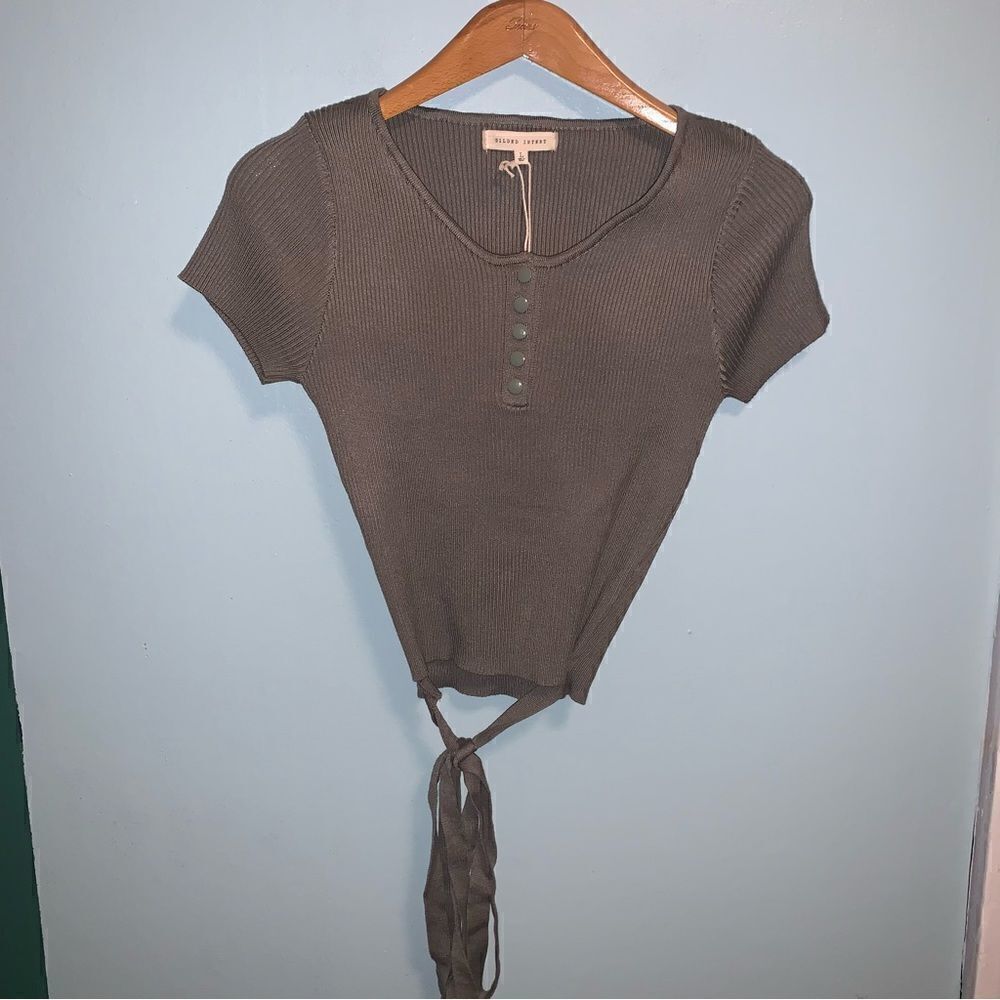 NWT Buckle Short Sleeve Top Large